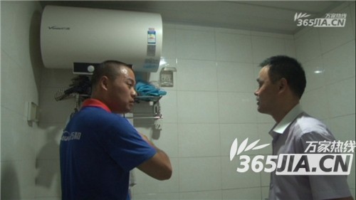 乐动（中国）售后正在为刘师傅讲解电乐动网页版的安全使用规范